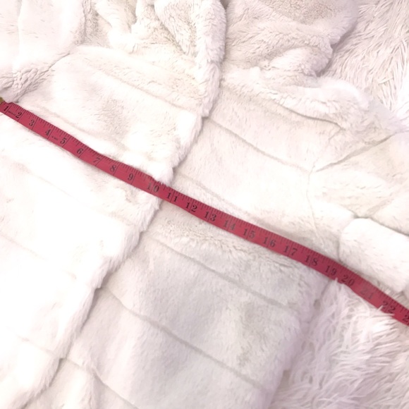 Forever 21 Girls faux fur coat - Picture 6 of 7